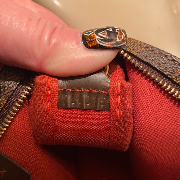 Authentic Louis Vuitton pochette - Picture 15 of 16